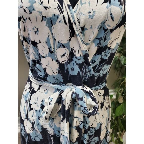 Ann Taylor Women White & Blue Rayon Sleeveless V-Neck Knee Length Dress Size 8P - Picture 3 of 10